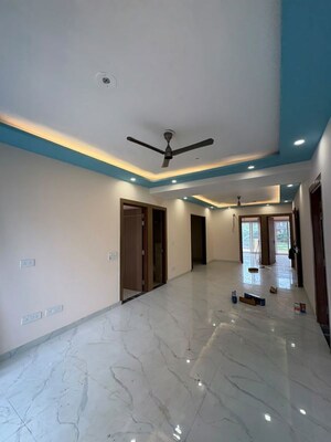 Room in 4 BHK Builder Floor at Sector 57 – for Rent