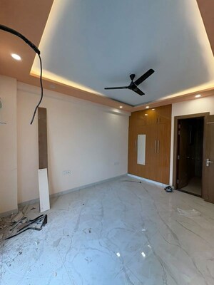 Room in 4 BHK Builder Floor at Sector 57 – for Rent