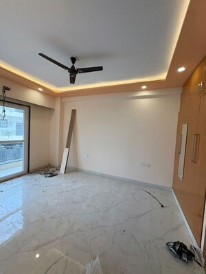 Room in 4 BHK Builder Floor at Sector 57 – for Rent