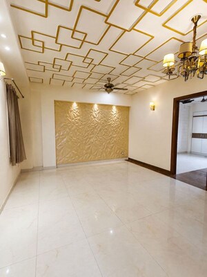 Room in 1 BHK Builder Floor at Sector 57 – for Rent
