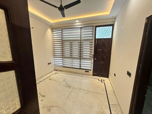 Room in 3 BHK Builder Floor at South City 1 – for Rent