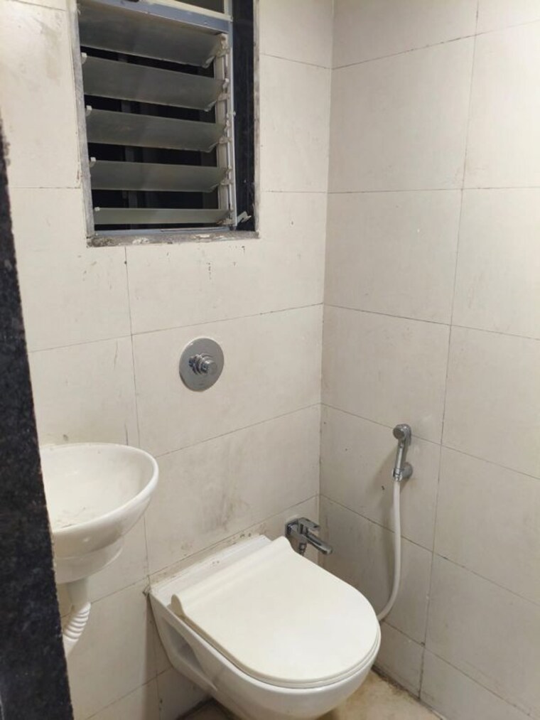 Bathroom, chembur 1 Bedroom 350 Sq.Ft. Independent House In Chembur Mumbai 10708281