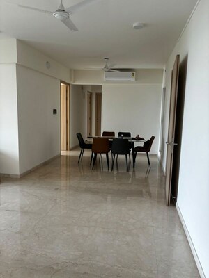 Room in 3 BHK Apartment at Lalani Grandeur, Goregaon East – for Sale