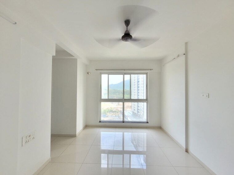 Room, godrej-emerald 1.5 Bedroom 750 Sq.Ft. Apartment In Ghodbunder Road Thane 10714907