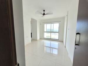Room in 1.5 BHK Apartment at Godrej Emerald, Ghodbunder Road – for Rent