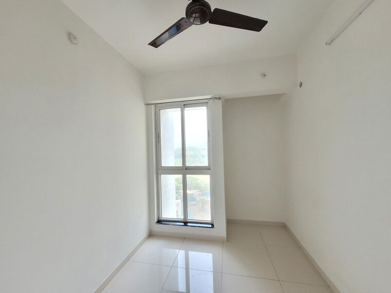 Room, godrej-emerald 1.5 Bedroom 750 Sq.Ft. Apartment In Ghodbunder Road Thane 10714907