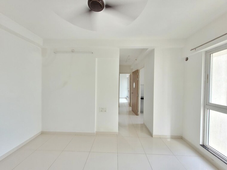 Room, godrej-emerald 1.5 Bedroom 750 Sq.Ft. Apartment In Ghodbunder Road Thane 10714907