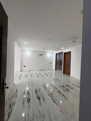 Room in 3 BHK Builder Floor at Sector 57 – for Rent