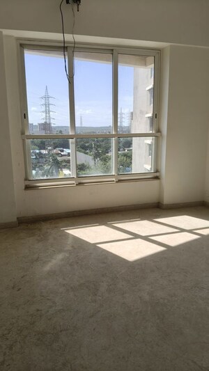 Room in 3 BHK Apartment at Kalpataru Radiance, Goregaon West – for Sale