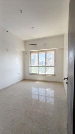 Room in 3 BHK Apartment at Kalpataru Radiance, Goregaon West – for Sale