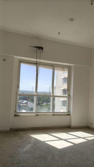 Room in 3 BHK Apartment at Kalpataru Radiance, Goregaon West – for Sale