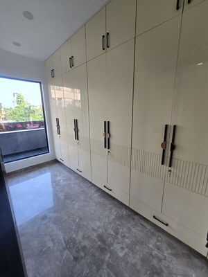 Furnished Amenities in 4 BHK Builder Floor at Chanderlok – for Sale