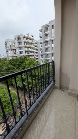 Balcony in 1 BHK Builder Floor at Sushant Lok I – for Rent