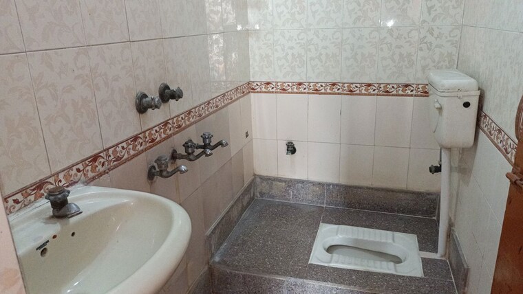 Bathroom, vaishali sector 2 1 Bedroom 550 Sq.Ft. Builder Floor In Vaishali Sector 2 Ghaziabad 10714934