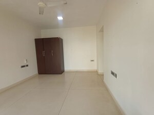 Room in 3 BHK Apartment at RNA Continental, Chembur – for Rent