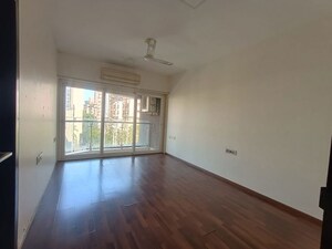 Room in 3 BHK Apartment at RNA Continental, Chembur – for Rent