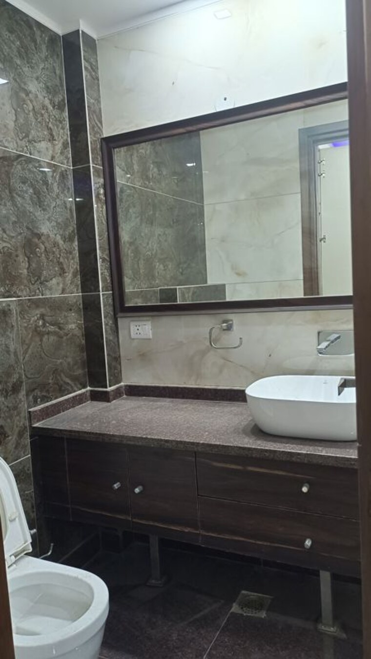 Bathroom, new rajinder nagar 3 Bedroom 1650 Sq.Ft. Builder Floor In New Rajinder Nagar Delhi 10714963