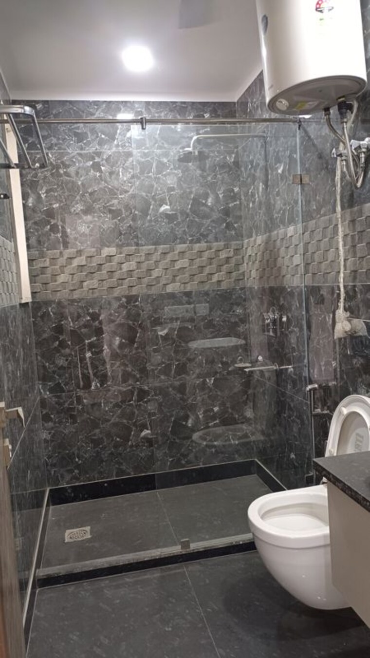 Bathroom, new rajinder nagar 3 Bedroom 1650 Sq.Ft. Builder Floor In New Rajinder Nagar Delhi 10714963
