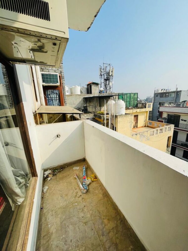 Balcony, freedom fighters enclave 2 Bedroom 1100 Sq.Ft. Apartment In Freedom Fighters Enclave Delhi 10714981