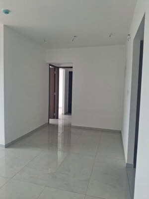 Room in 2.5 BHK Apartment at Mantra Mirari, Koregaon Park – for Rent