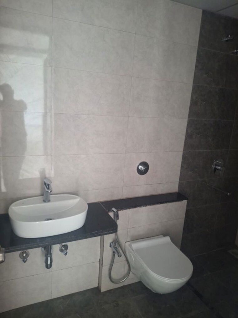 Bathroom, mantra-mirari 2.5 Bedroom 1250 Sq.Ft. Apartment In Koregaon Park Pune 10715006