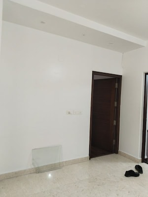 Room in 3 BHK Builder Floor at Jasola – for Rent