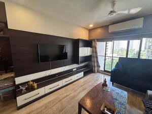 Living Room in 4 BHK Apartment at DLH Sorrento, Veera Desai Road – for Sale