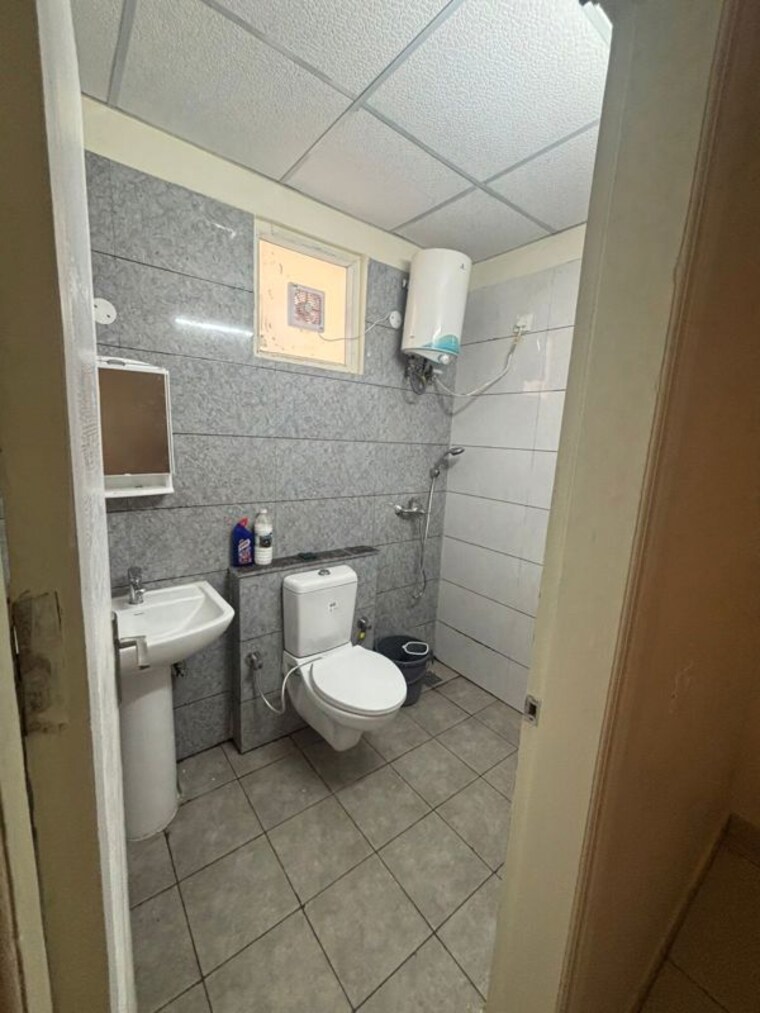 Bathroom, sbp-city-of-dreams-zirakpur 1 Bedroom 450 Sq.Ft. Apartment In High Ground Zirakpur 10715037