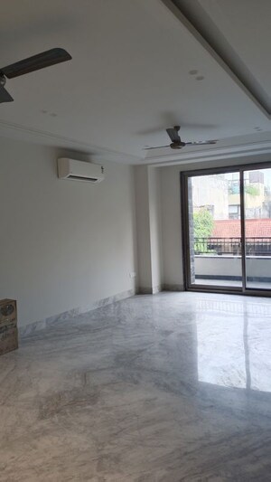 Room in 3 BHK Builder Floor at New Rajinder Nagar – for Rent