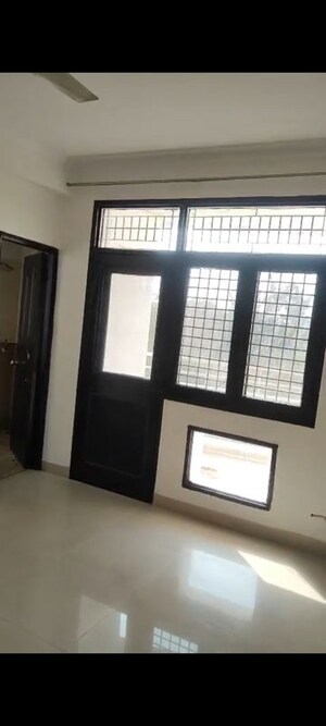 Room in 3 BHK Apartment at Mapsko Krishna Apra Gardens, Vaibhav Khand – for Rent