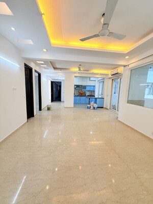 Furnished Amenities in 3.5 BHK Apartment at Prateek Stylome, Sector 45 – for Rent