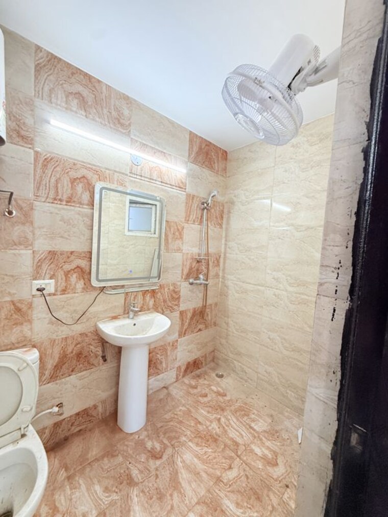 Bathroom, prateek-stylome 3.5 Bedroom 2475 Sq.Ft. Apartment In Sector 45 Noida 10715071