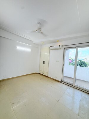Furnished Amenities in 3.5 BHK Apartment at Prateek Stylome, Sector 45 – for Rent