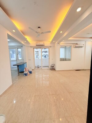 Furnished Amenities in 3.5 BHK Apartment at Prateek Stylome, Sector 45 – for Rent