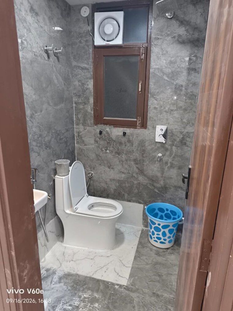 Bathroom, chattarpur 2 Bedroom 900 Sq.Ft. Builder Floor In Chattarpur Delhi 10715104