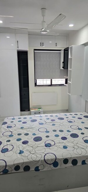 Room in 2 BHK Apartment at Wadgaon Sheri – for Rent
