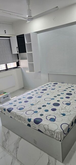 Bedroom in 2 BHK Apartment at Wadgaon Sheri – for Rent