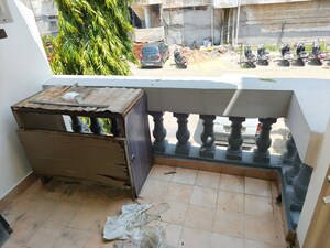 Parking in 2 BHK Villa at Satellite – for Rent