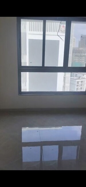 Room in 3 BHK Apartment at Nakul Raj , Malad West – for Rent