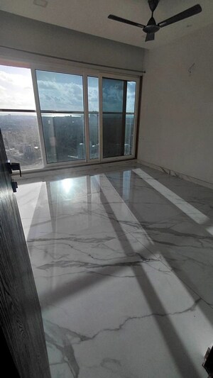 Room in 2 BHK Apartment at RNA NG Eclat, Andheri West – for Rent