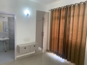 Room in 2 BHK Apartment at Suncity Avenue 76, Sector 76 – for Sale
