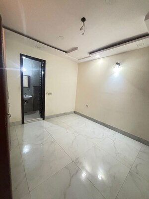 Room in 3 BHK Builder Floor at Chattarpur – for Rent
