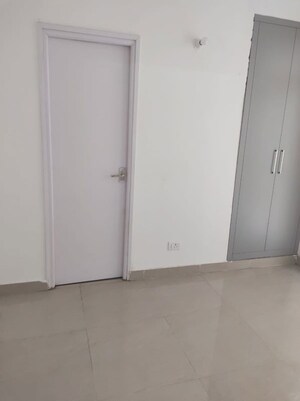 Room in 2 BHK Apartment at Suncity Avenue 76, Sector 76 – for Sale