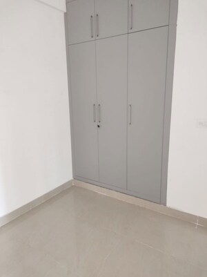 Room in 2 BHK Apartment at Suncity Avenue 76, Sector 76 – for Sale