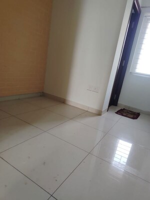 Room in 3 BHK Apartment at Aparna Luxor Park, Kondapur – for Rent