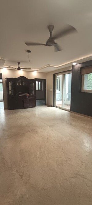 Room in 3 BHK Builder Floor at Parklands, Sector 85 – for Sale