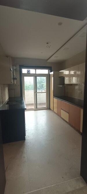 Room in 3 BHK Builder Floor at Parklands, Sector 85 – for Sale