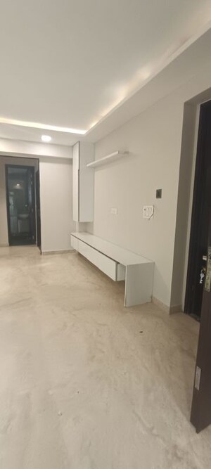 Room in 3 BHK Builder Floor at Parklands, Sector 85 – for Sale