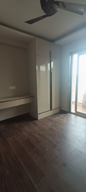 Room in 3 BHK Builder Floor at Parklands, Sector 85 – for Sale