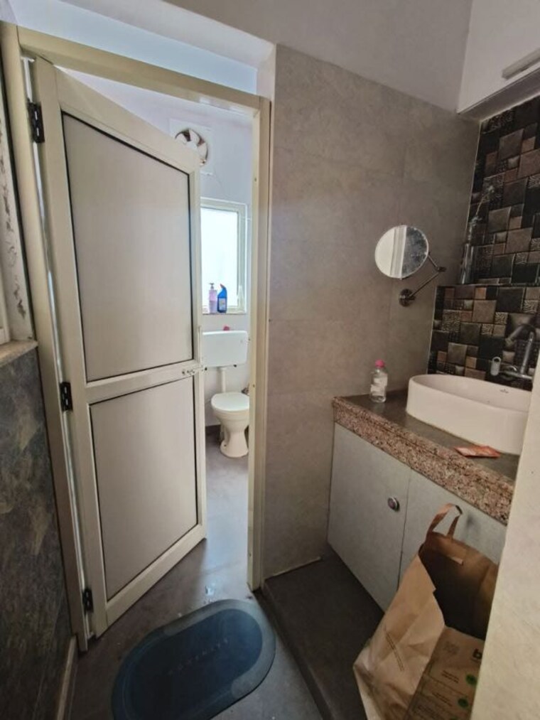 Bathroom, east of kailash 1 Bedroom 630 Sq.Ft. Builder Floor In East Of Kailash Delhi 10715235
